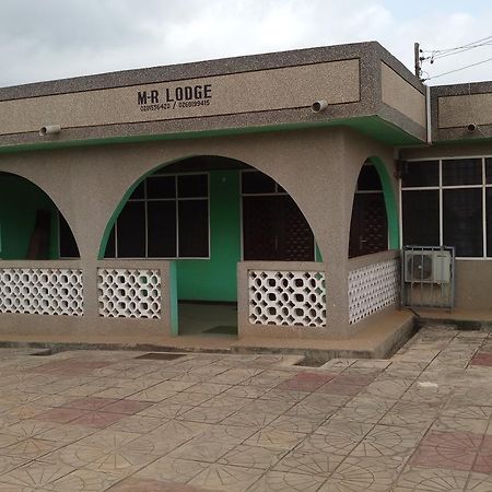 M-R Lodge Mankesim Экстерьер фото