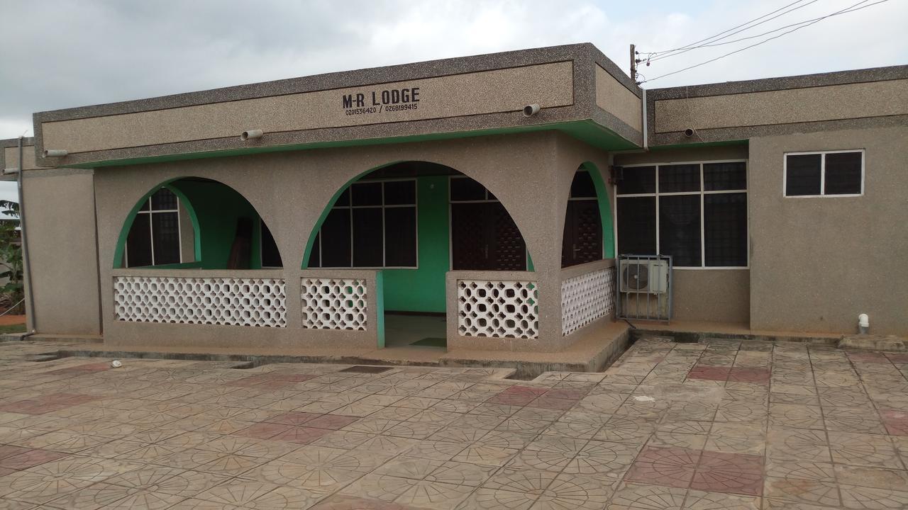 M-R Lodge Mankesim Экстерьер фото