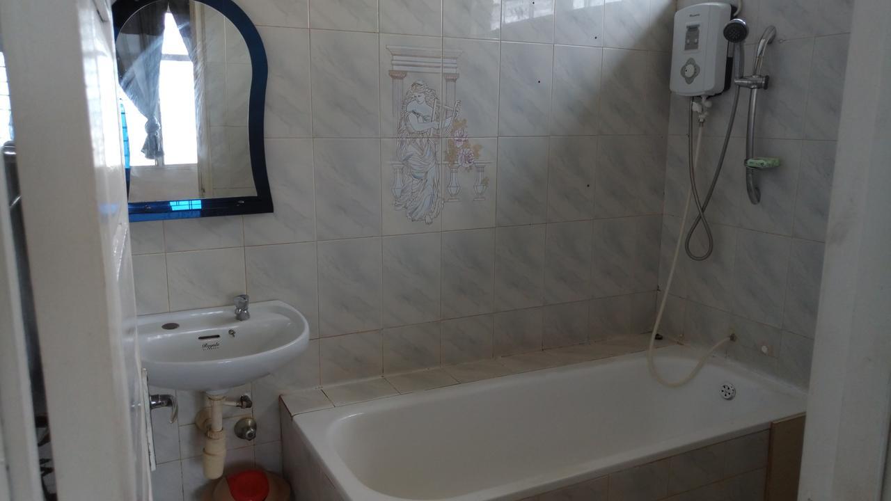 M-R Lodge Mankesim Экстерьер фото
