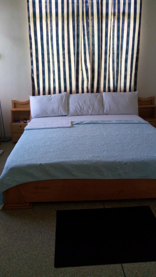 M-R Lodge Mankesim Экстерьер фото